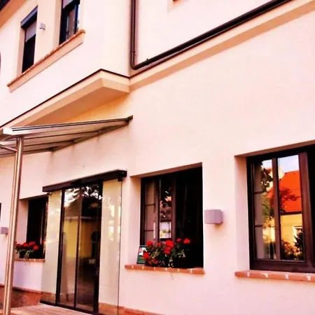 Hotel-restaurant-vinothek Felix Sommer 3*