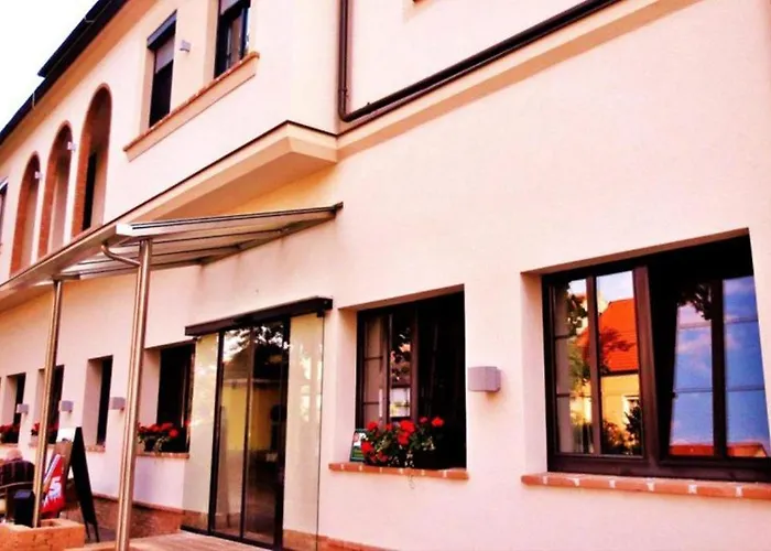 Hotel-restaurant-vinothek Felix Sommer 3*